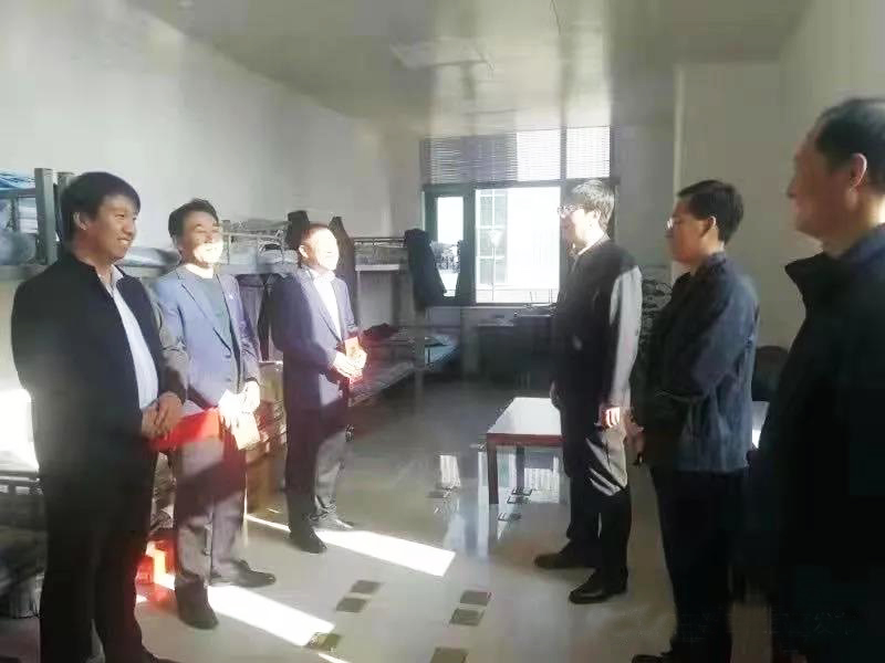 工業(yè)園區(qū)管委會、泓源公司慰問園區(qū)機(jī)關(guān)保安門衛(wèi)等一線人員(圖2)